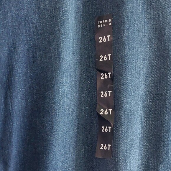 Torrid Dark Wash Bombshell Flare Super Soft High Rise Jeans Women's Size 26T - Picture 3 of 16